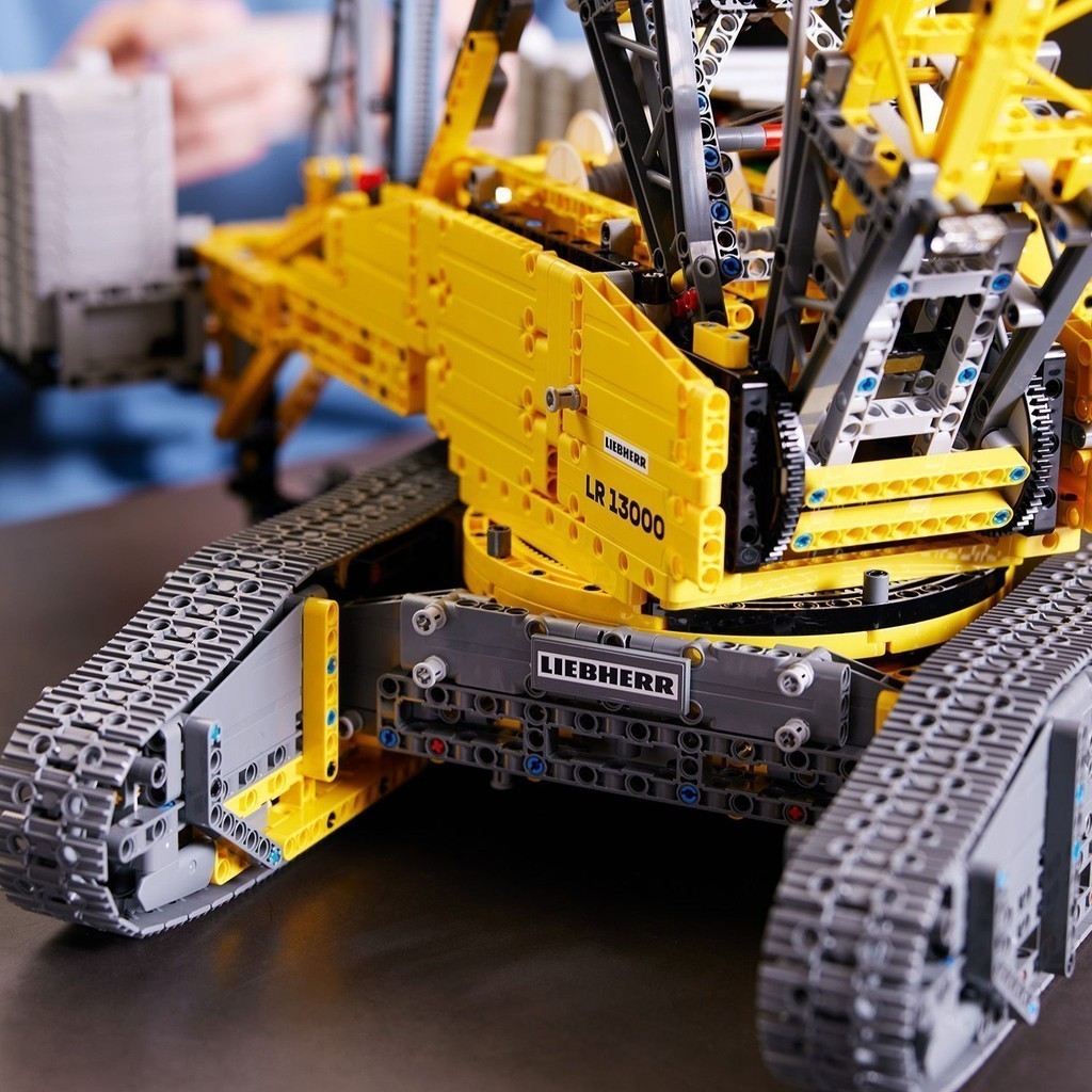 Mô tả LEGO TECHNIC 42146 Đồ chơi lắp ráp Xe Cần Cẩu Liebherr Crawler Crane LR 13000 (2883 chi tiết) - 4