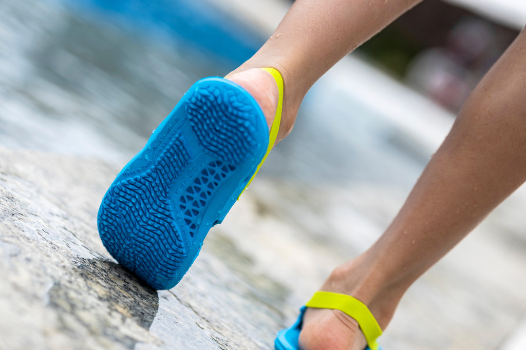Mô tả Sandal đi bơi 100 cho trẻ em xanh dương xanh lá cây NABAIJI mã 8732161 - 2
