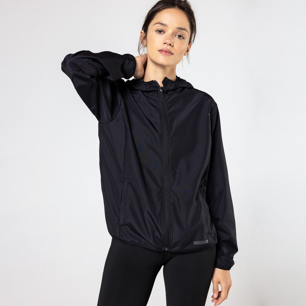 Mô tả Áo khoác gió chạy bộ nữ run 100 đen Decathlon KALENJI mã 8817239 - 1