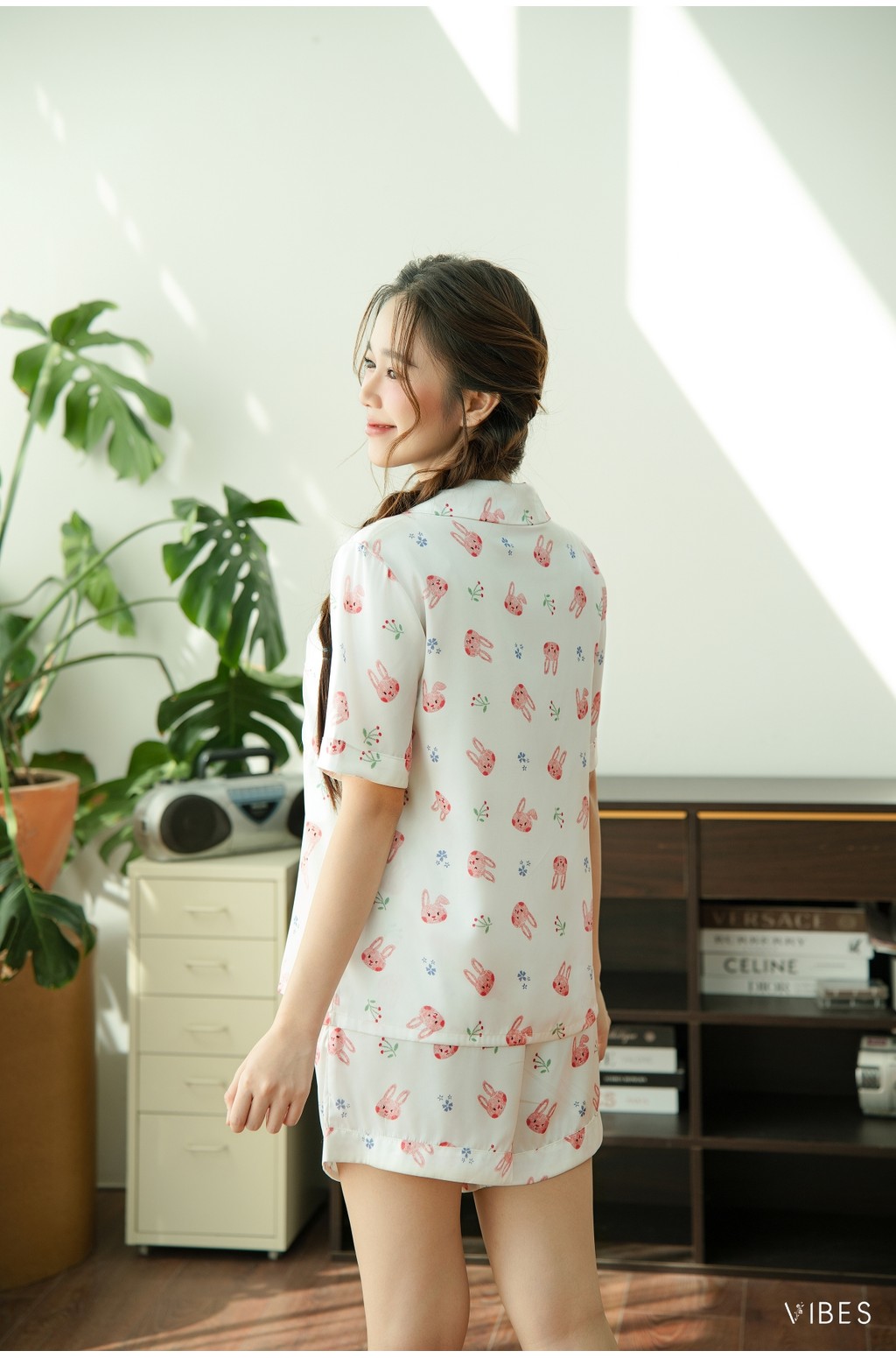 Mô tả VIBES Đồ bộ Pijama ngắn Lụa Latin cao cấp Bowie x Bunny x Farmy Py Set - 11