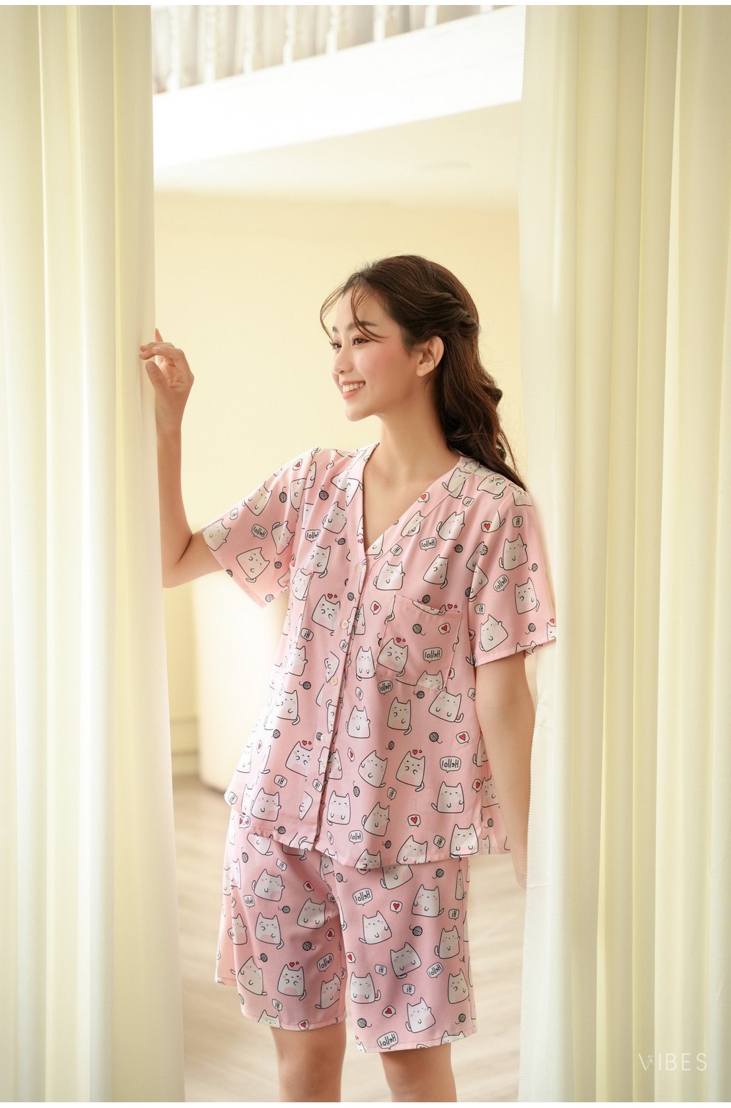 Mô tả VIBES Đồ bộ Pijama ngắn cổ V Minnie & Peach Py Set - 5