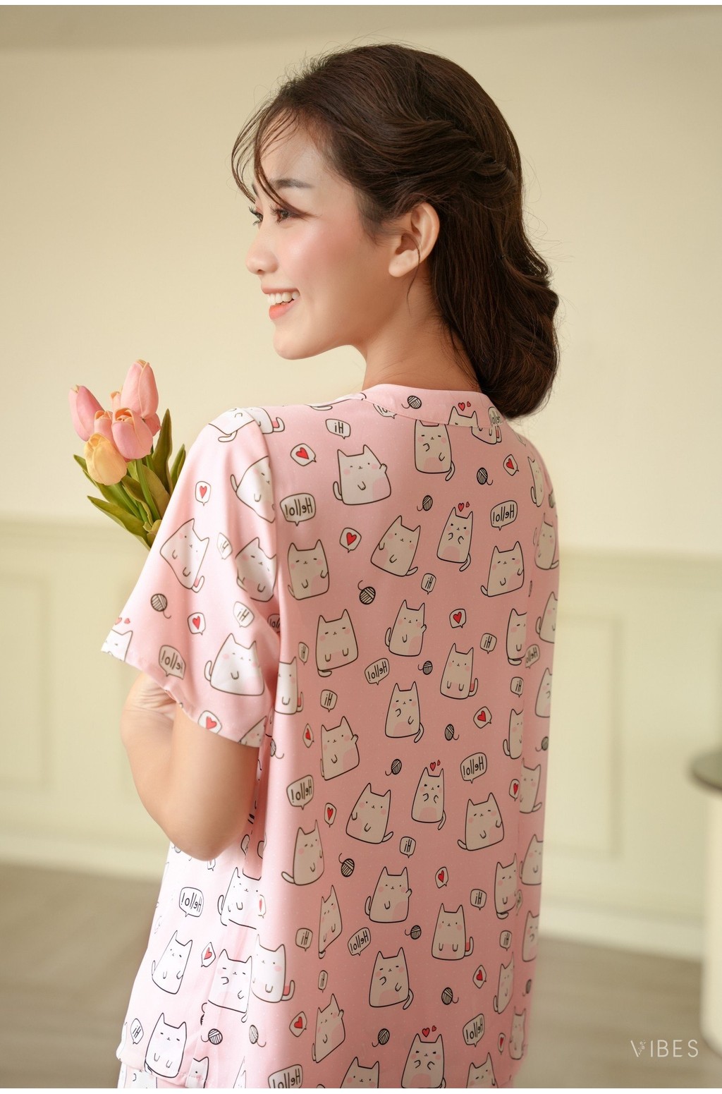 Mô tả VIBES Đồ bộ Pijama ngắn cổ V Minnie & Peach Py Set - 10