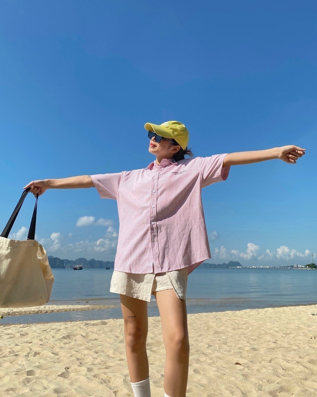 Mô tả Áo Sơ Mi Tay Ngắn Kẻ Sọc Teelab Local Brand Unisex Form Oversize 3 Màu Xanh, Hồng, Xám SS052 - 3