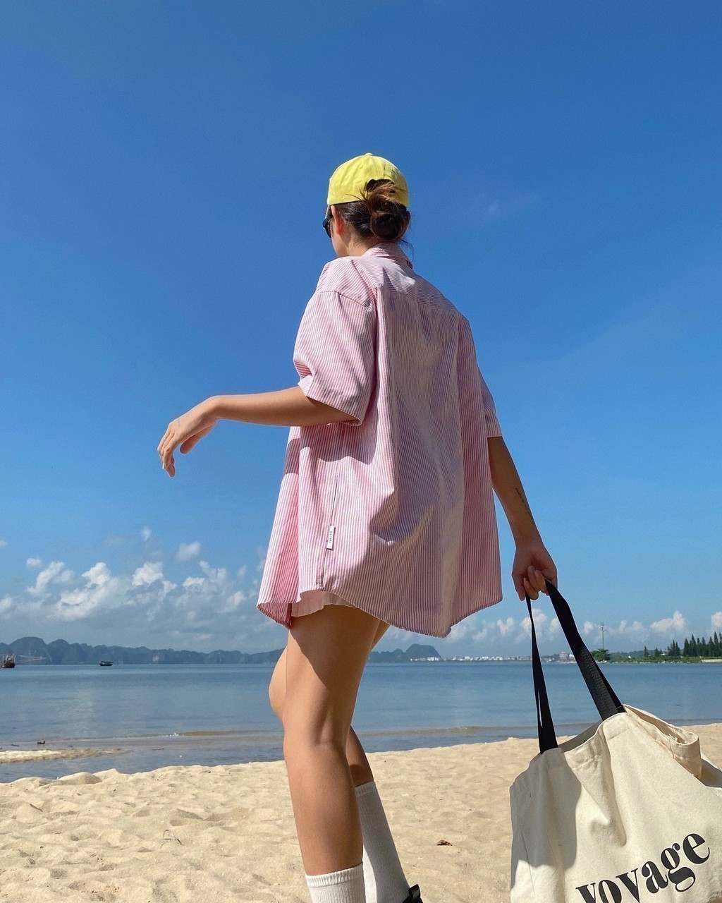 Mô tả Áo Sơ Mi Tay Ngắn Kẻ Sọc Teelab Local Brand Unisex Form Oversize 3 Màu Xanh, Hồng, Xám SS052 - 4