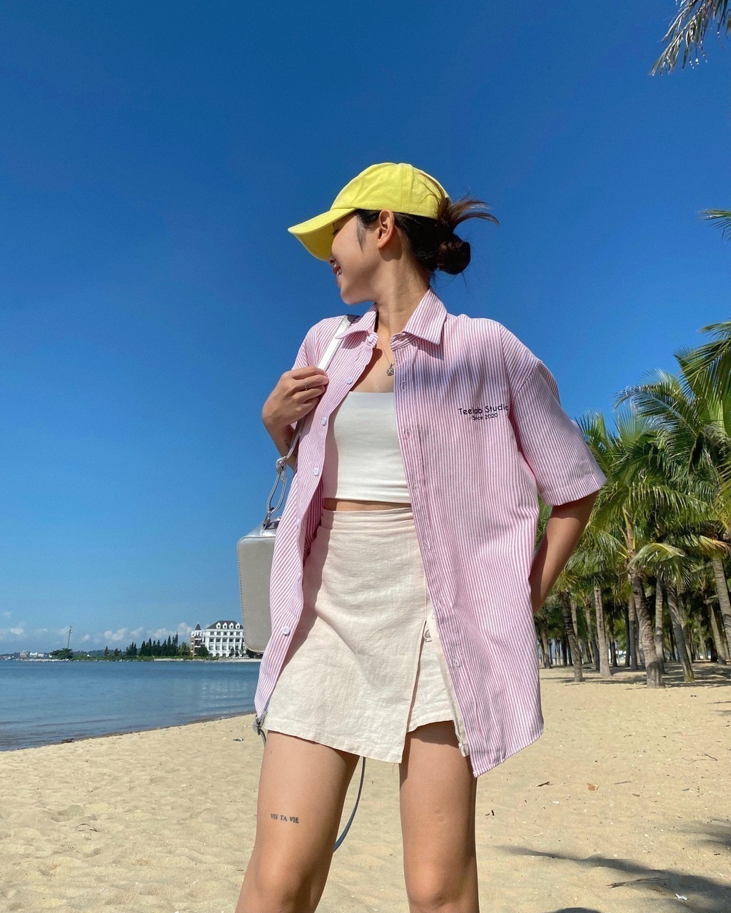 Mô tả Áo Sơ Mi Tay Ngắn Kẻ Sọc Teelab Local Brand Unisex Form Oversize 3 Màu Xanh, Hồng, Xám SS052 - 6
