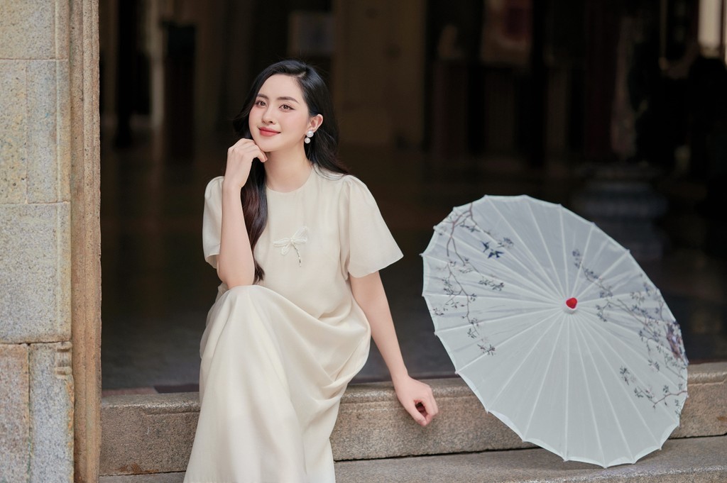 Mô tả Váy bầu, đầm bầu JAMIE Dress dáng suông chum tay cánh tiên che khuyết điểm  hoạ tiết chuồn chuồn thêu ruy băng L'AMME - 1