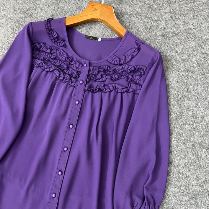 Ảnh Áo Trung Niên MAI THY A355, Mẫu Sơ Mi Nữ Bigsize Tặng Mẹ Cổ Bèo Đính Nhiều Nút Trang Nhã | Thời Trang Trung Niên U40 3