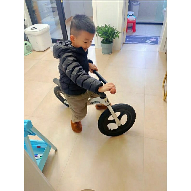 Xe Thăng Bằng Cho Bé