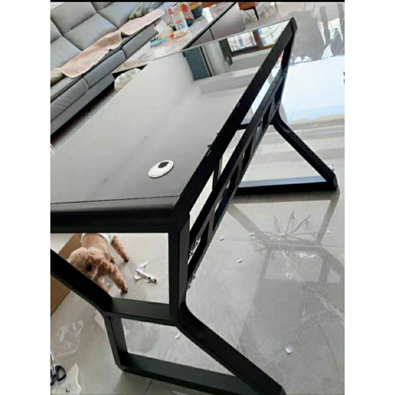 BÀN LÀM VIỆC KÍNH CƯỜNG LỰC 3C CÓ NGĂN BÀN PHÍM