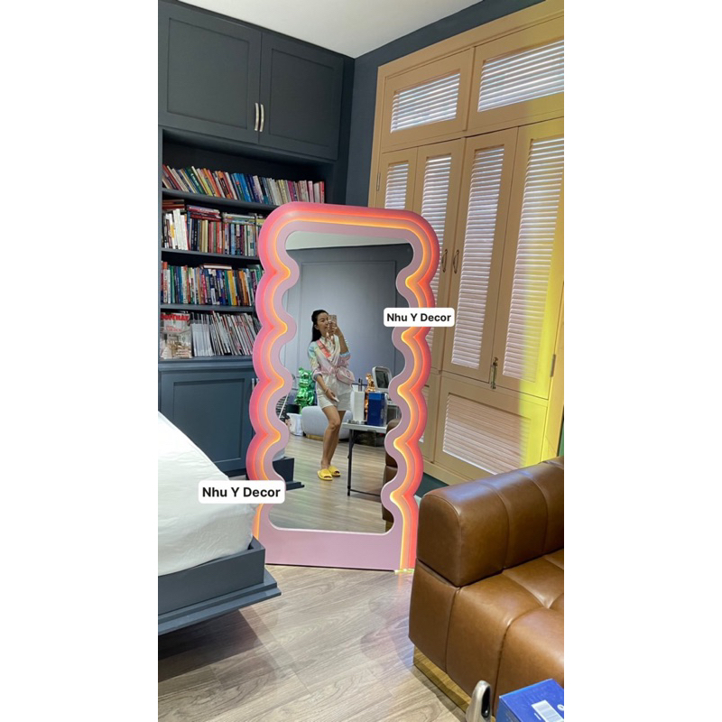 Gương soi toàn thân lượn sóng dáng gương Ngọc Trinh, Gương Selfie, Gương Decor soi toàn thân có led - NHU Y DECOR