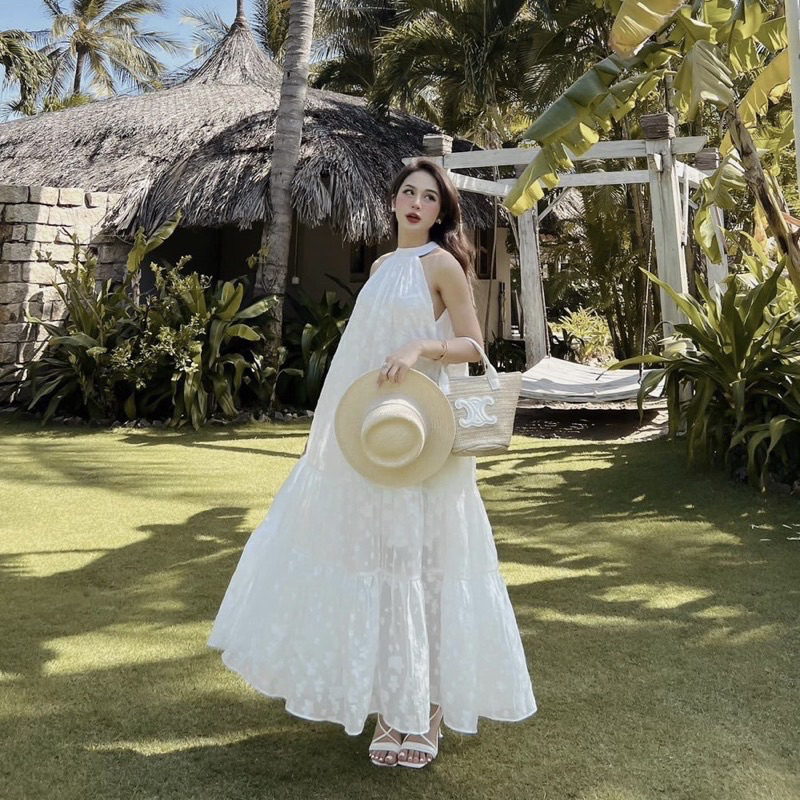 [105] Váy maxi cổ yếm thêu hoa bay hai lớp đi biển, đầm xòe thiết kế đi biển dáng dài kiểu hàn trẻ trung ảnh thật