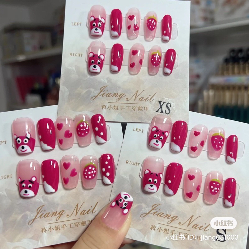 Các sản phẩm nail gấu dâu với chất lượng cao và giá cả hợp lý đang được ưa chuộng trong cộng đồng yêu thích nail. Bạn có thể được sở hữu những chiếc móng tay đẹp nhất với gam màu gấu dâu khi mua sắm tại những cửa hàng uy tín.