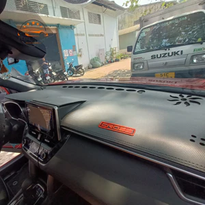 Thảm taplo xe Toyota Corolla Cross 2020 - 2022, 2022, 2023, 2024, 2025 Da carbon 3 lớp, chống nắng, chống trượt