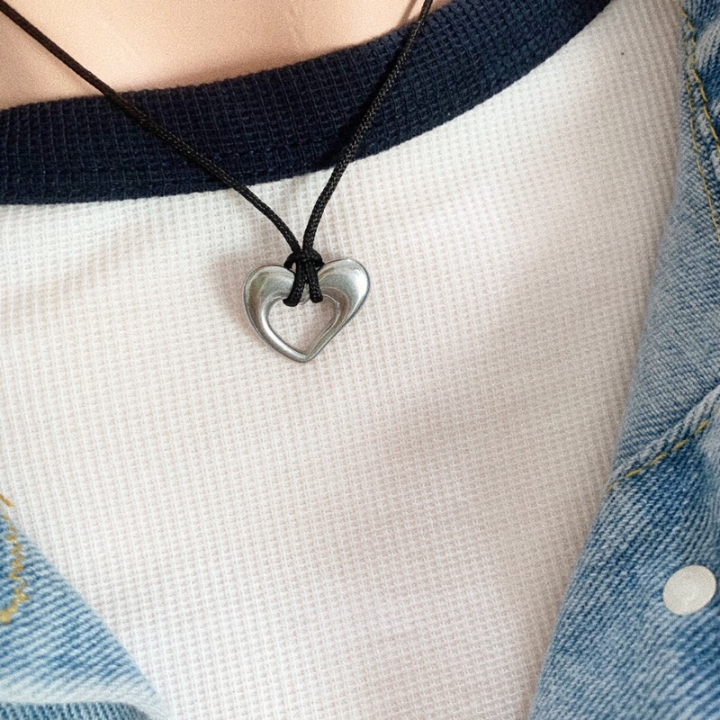 Vòng cổ Trái tim lệch | Shopee Việt Nam