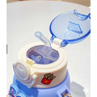 Bình Nước Gấu Dâu Tây Dễ Thương Cho Các Bé Đi Học Ngày Hè ,dung tích 600ml có dây đeo