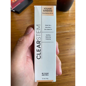 YOUARESUNSHINE™ Sheer Broad-Spectrum SPF 50+ YOUARESUNSHINE là kem chống nắng có màu giàu chất chống oxy hóa, siêu mịn