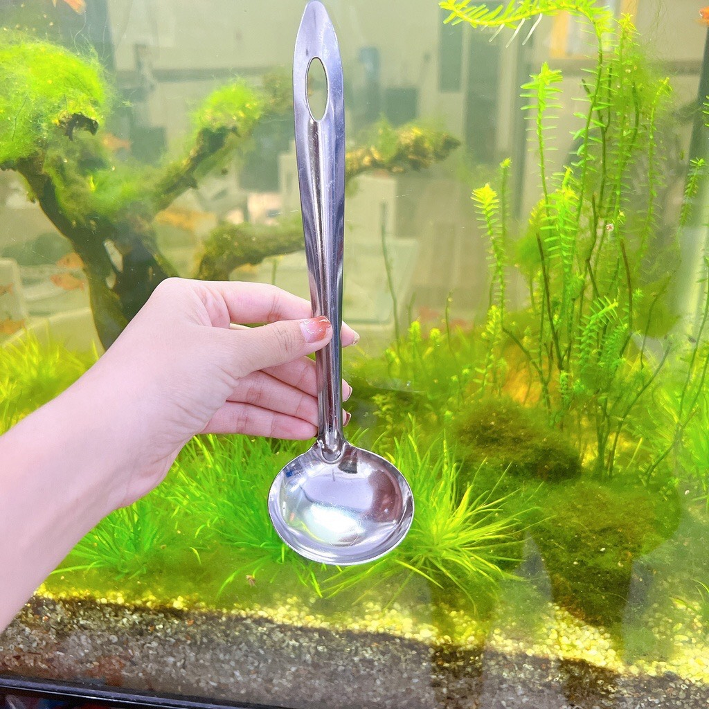 Vá múc canh lẫu inox sáng bóng, móc treo tiện dụng ,bền bỉ, không rỉ sét