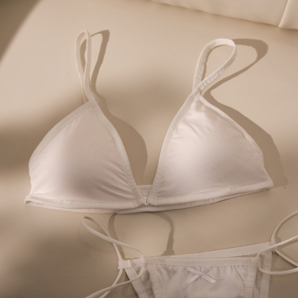 Bộ Đồ Lót Nữ Sexy Chất Cotton Màu Trắng Gồm Áo Có Mút Và Quần Lọt Khe Gợi Cảm KRYSTAL A022F01-Q027F01 spe