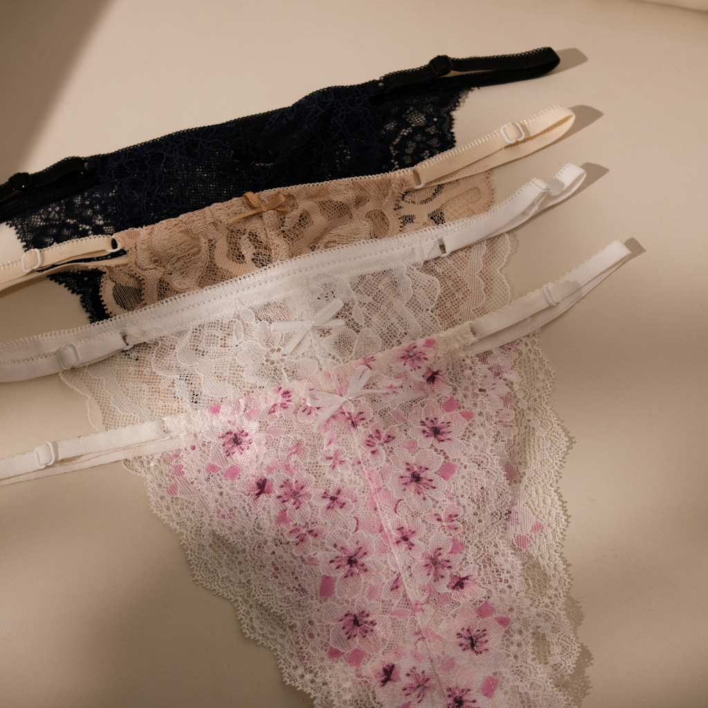 Quần Lót Nữ Sexy Dáng Lọt Khe Gợi Cảm Hai Bên Có Dây Khoen Điều Chỉnh Độ Rộng Vòng Mông KRYSTAL Q080 spe