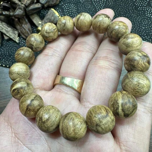 Vòng tay trầm hương tròn đơn, 12li- Tốc rừng Quảng Nam xưa cũ(TL), mùi thơm, màu sáng-Trầm hương Bình an-Phân khúc cao c