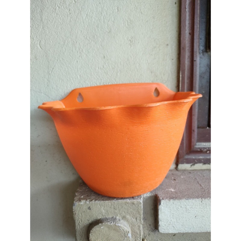 Chậu áp tường bán nguyệt (ốp tim) (25x15x14)cm Chậu ốp tường treo tường có lướt lót dưới đáy chậu