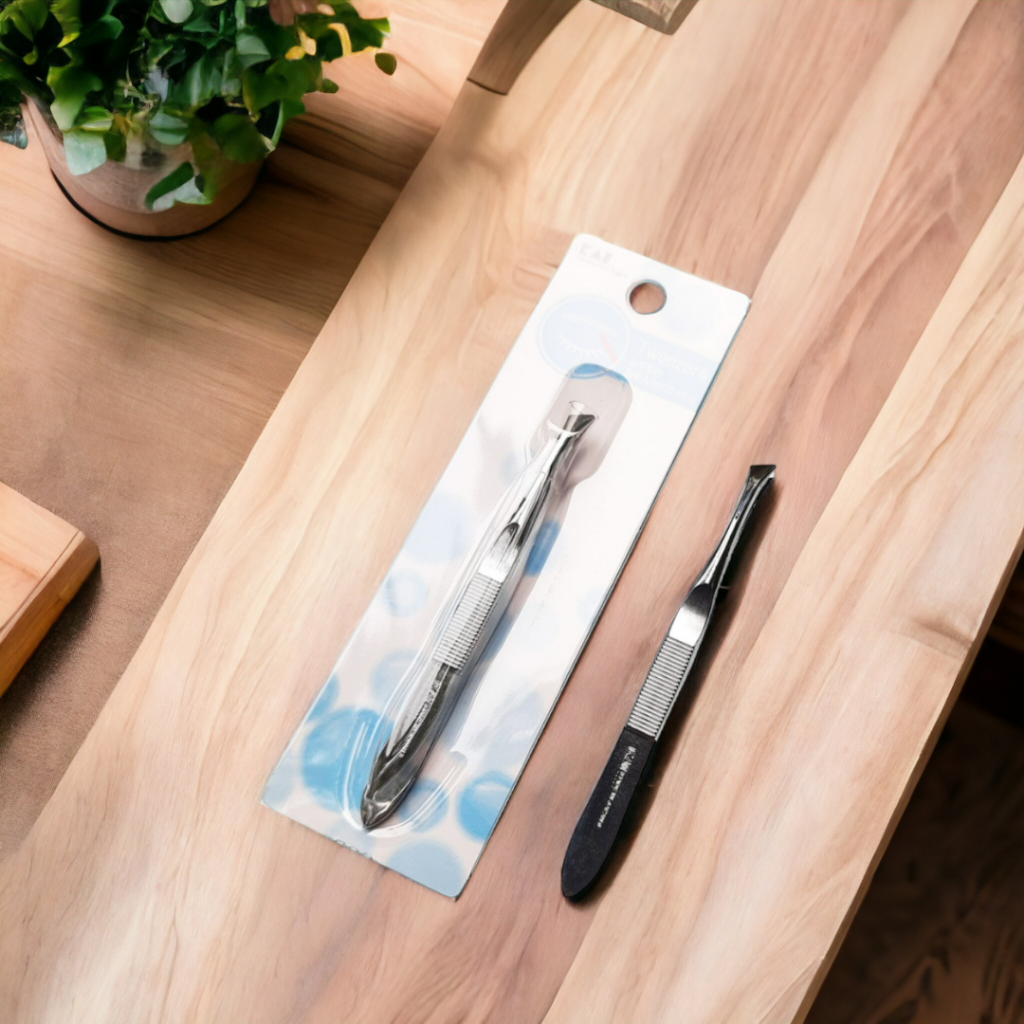 Nhíp Nhổ Lông Mày Bằng Thép Kai Tweezers 78132 - HL0401 (Màu Xanh)