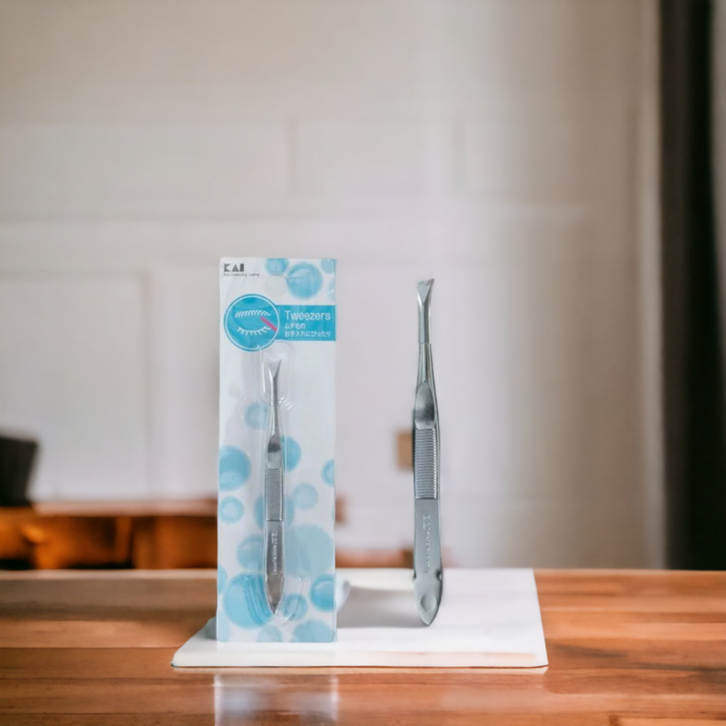 Nhíp Nhổ Lông Mày Bằng Thép Kai Tweezers 78132 - HL0401 (Màu Xanh)