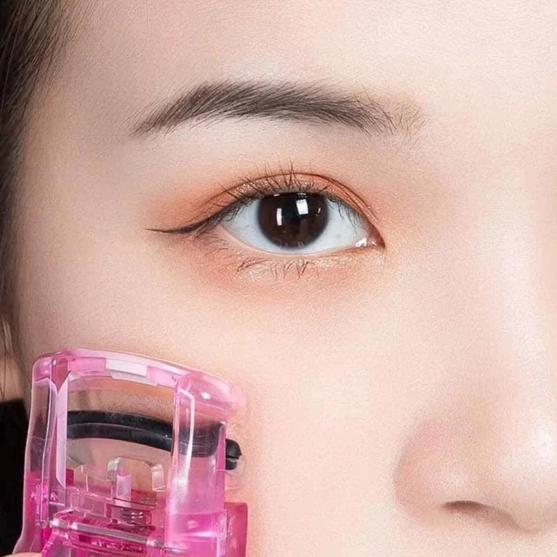 Uốn Cong Mi Thân Nhựa Kai Beauty Care 51615 KQ-0152 (Màu Hồng)