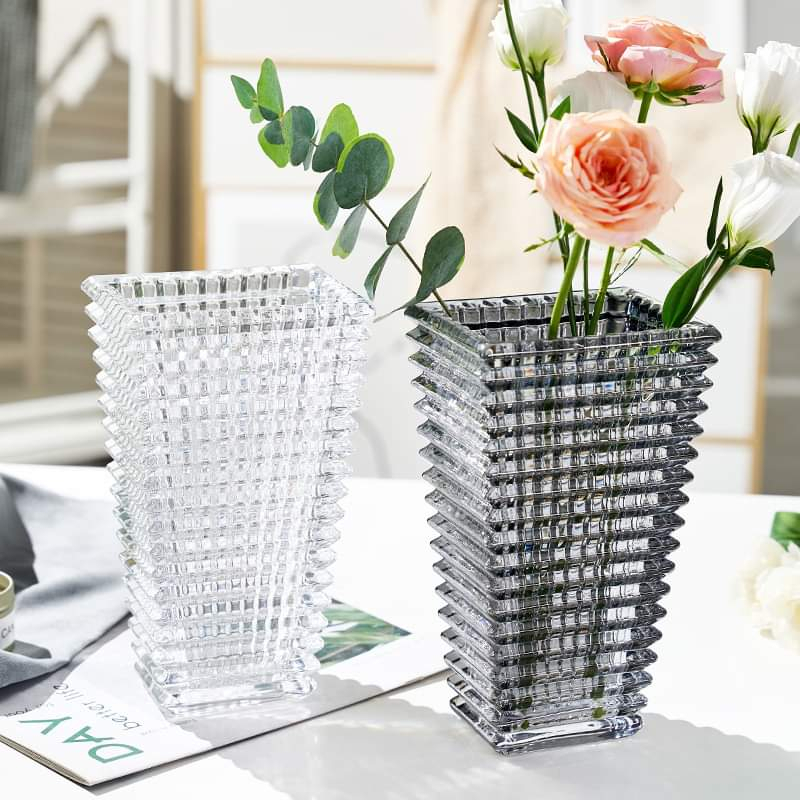 Lọ hoa thuỷ tinh pha lê hình tháp trang trí phòng khách sang trọng bình hoa decor bàn làm việc cao cấp Qhouse
