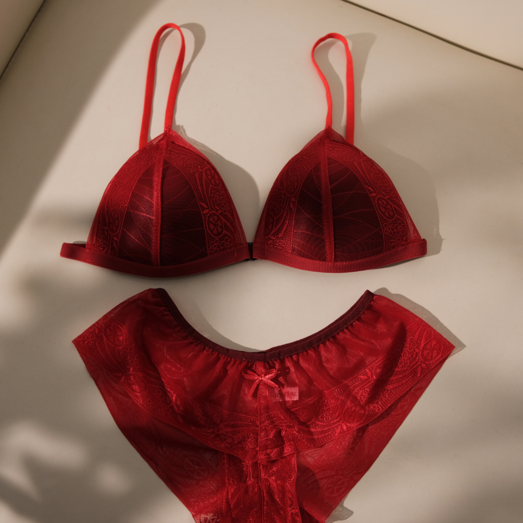 Bộ Đồ Lót Nữ Sexy Màu Đỏ Gồm Áo Có Mút Mỏng Và Quần Cơ Bản Gợi Cảm KRYSTAL A000M03-Q006F03 spe