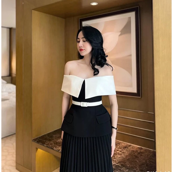 Áo peplum nắp túi phối trắng trễ vai kèm belt