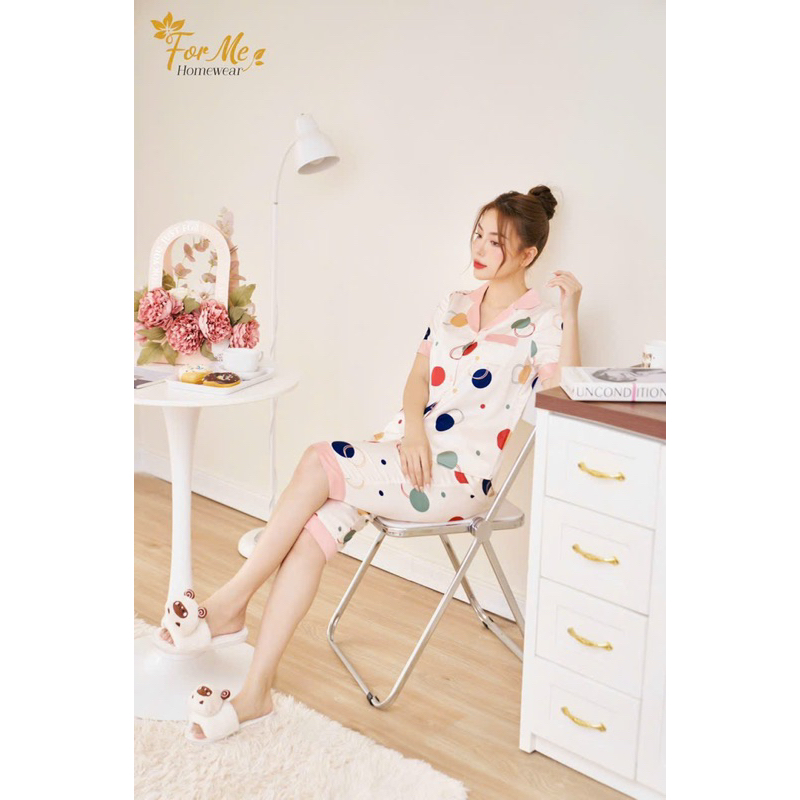 Bộ mặc nhà chất Lụa Hàn Châu Cao Cấp quần lửng tay ngắn cổ v họa tiết