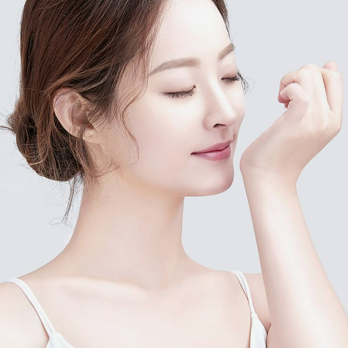 Sữa Dưỡng Thể Chống Nắng Nâng Tone Da Hatomugi UV Care & Tone UP Milky Gel SPF31 PA+++ (250mL)