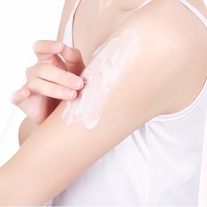 Lotion Dưỡng Thể Ban Đêm Hatomugi The Body Lotion ( Không Mùi Hương ) 250g