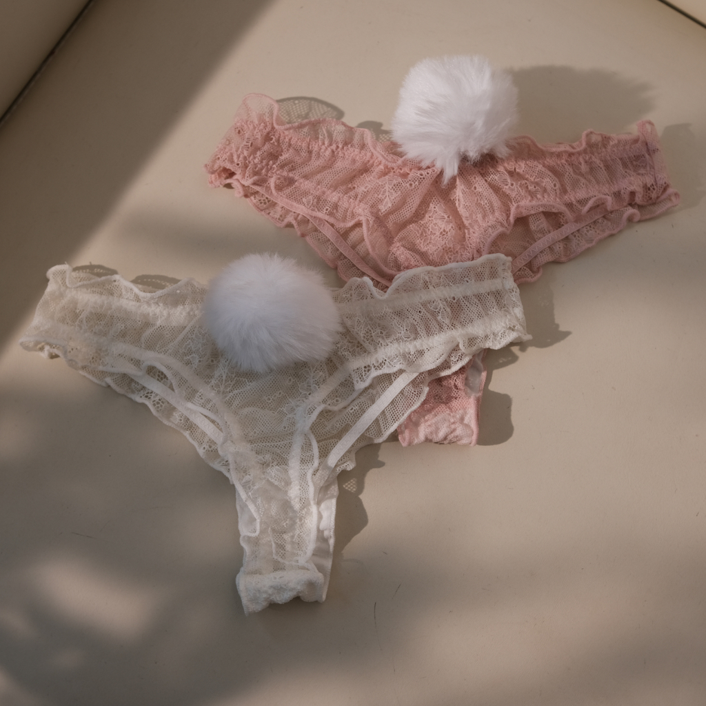 Quần lót ren cục bông chất lưới xuyên thấu gợi cảm KRYSTAL Q035