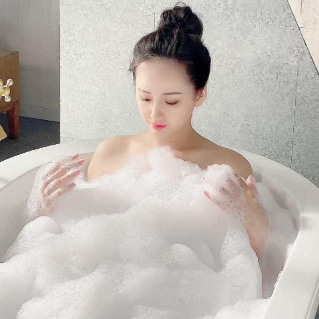 Sữa Tắm Giúp Dưỡng Trắng Sáng Da Kosé Softymo White Body Soap Collagen (600mL)