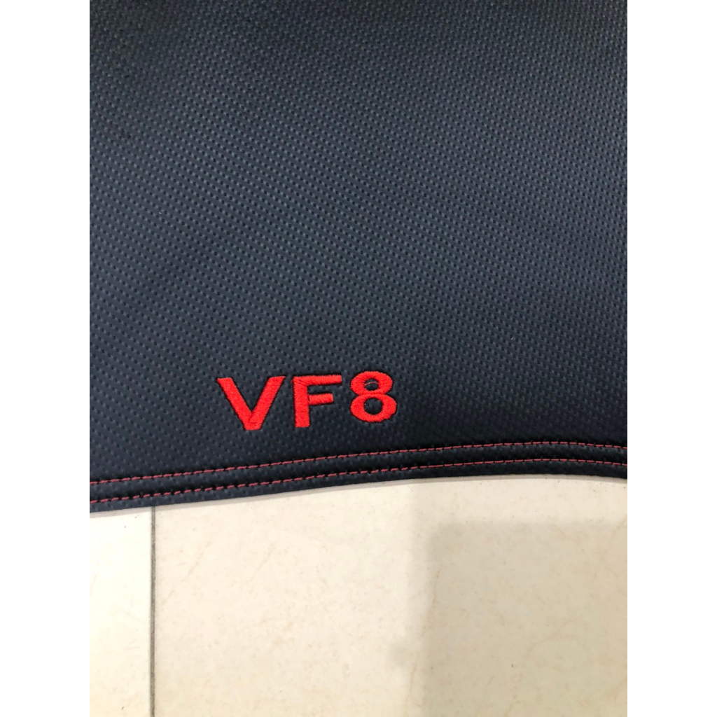 Thảm taplo Da Cacbon xe Vinfast VF8 2022, 2023  chống nóng tốt, chống trơn trượt, vừa khít theo xe