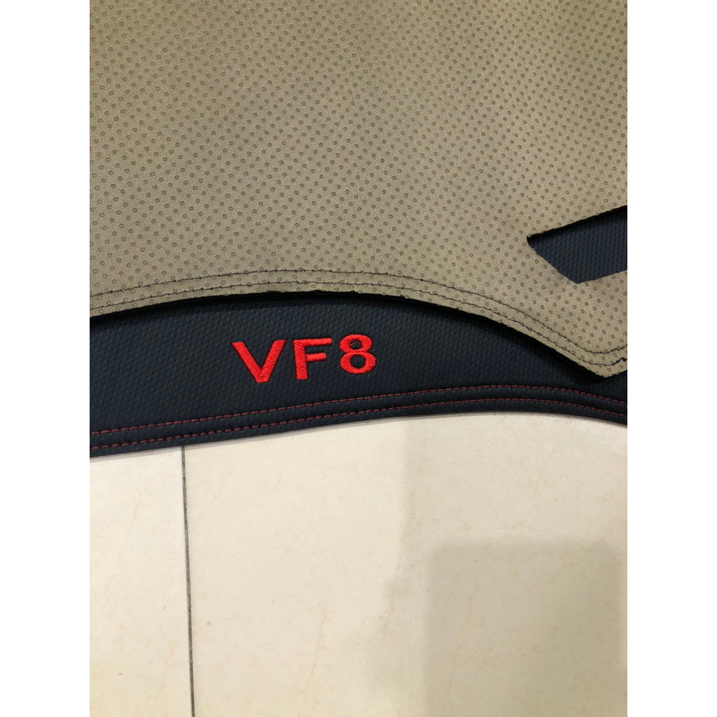 Thảm taplo Da Cacbon xe Vinfast VF8 2022, 2023  chống nóng tốt, chống trơn trượt, vừa khít theo xe