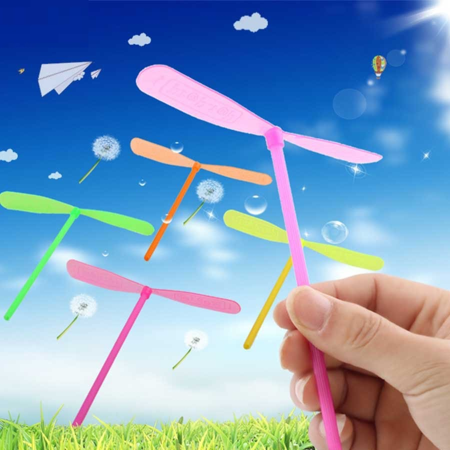 Set 10 chiếc chong chóng tre nhựa xoay tay – đồ chơi chong chóng chuồn chuồn tuổi thơ cho bé
