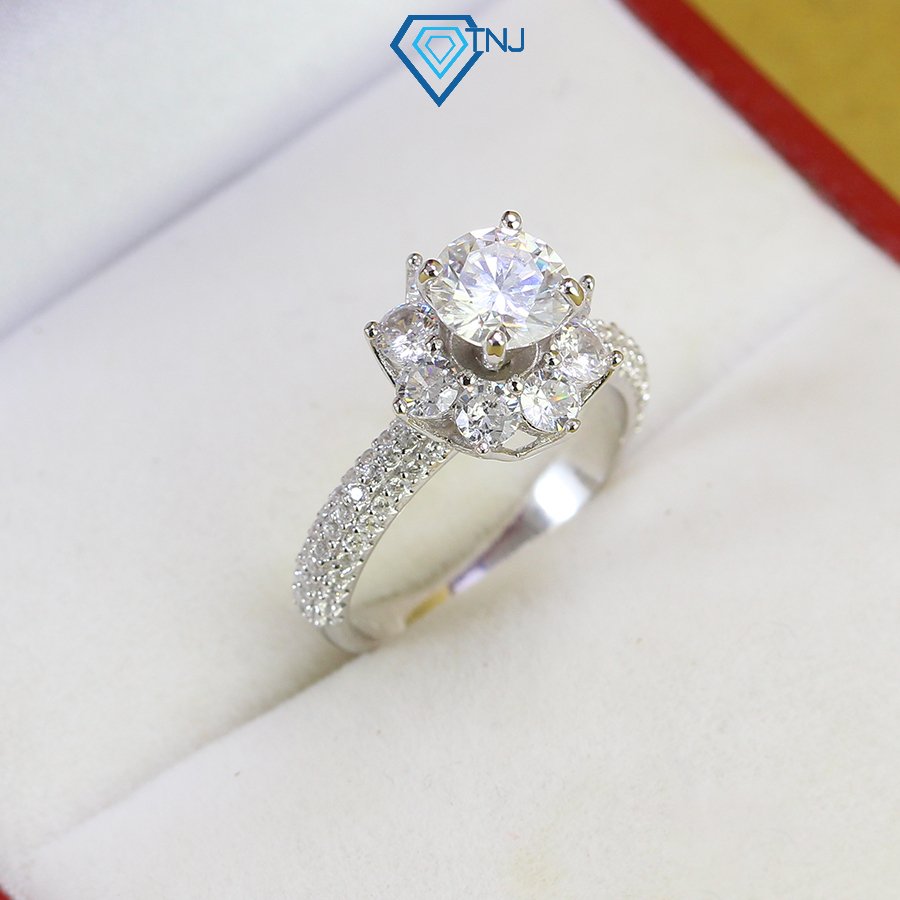 Nhẫn bạc nữ đính Moissanite 6.5ly xi kim kiểm định GRA mặt bông hoa 8 cánh tinh tế, sang trọng NNM0004 - Trang Sức TNJ