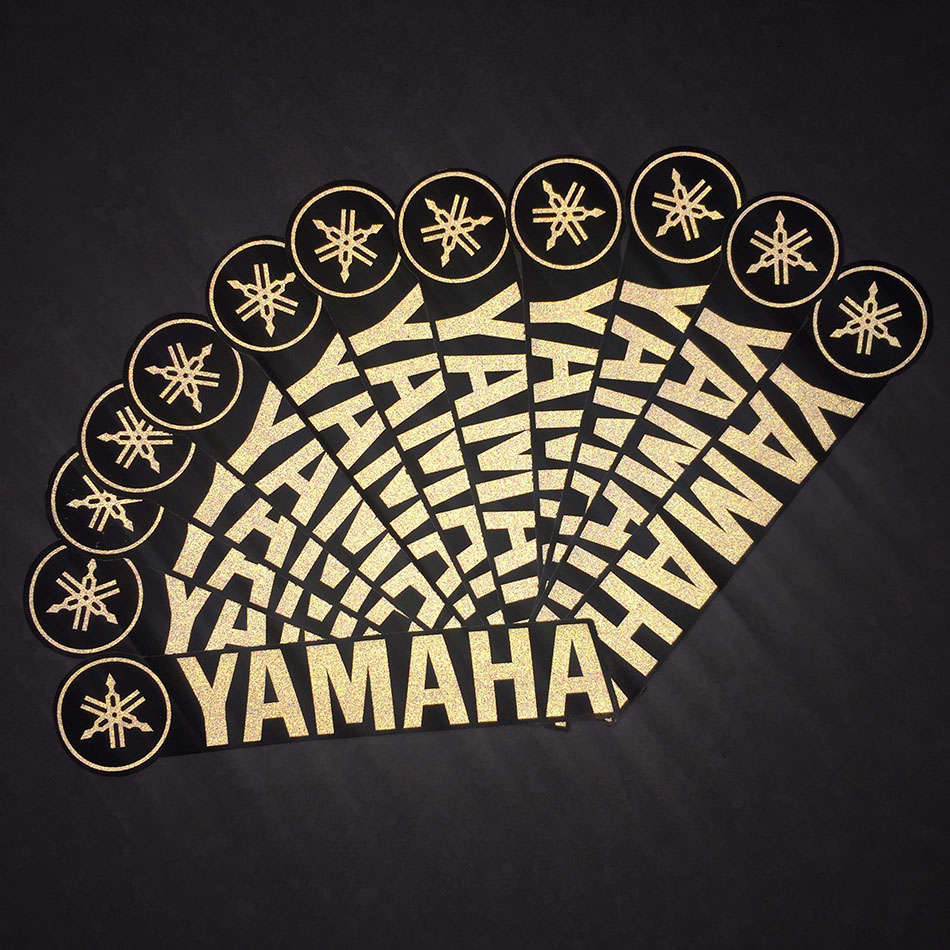 YAMAHA logo tròn, chữ trắng phản quang 3M nền đen. Decal cao cấp không bay màu