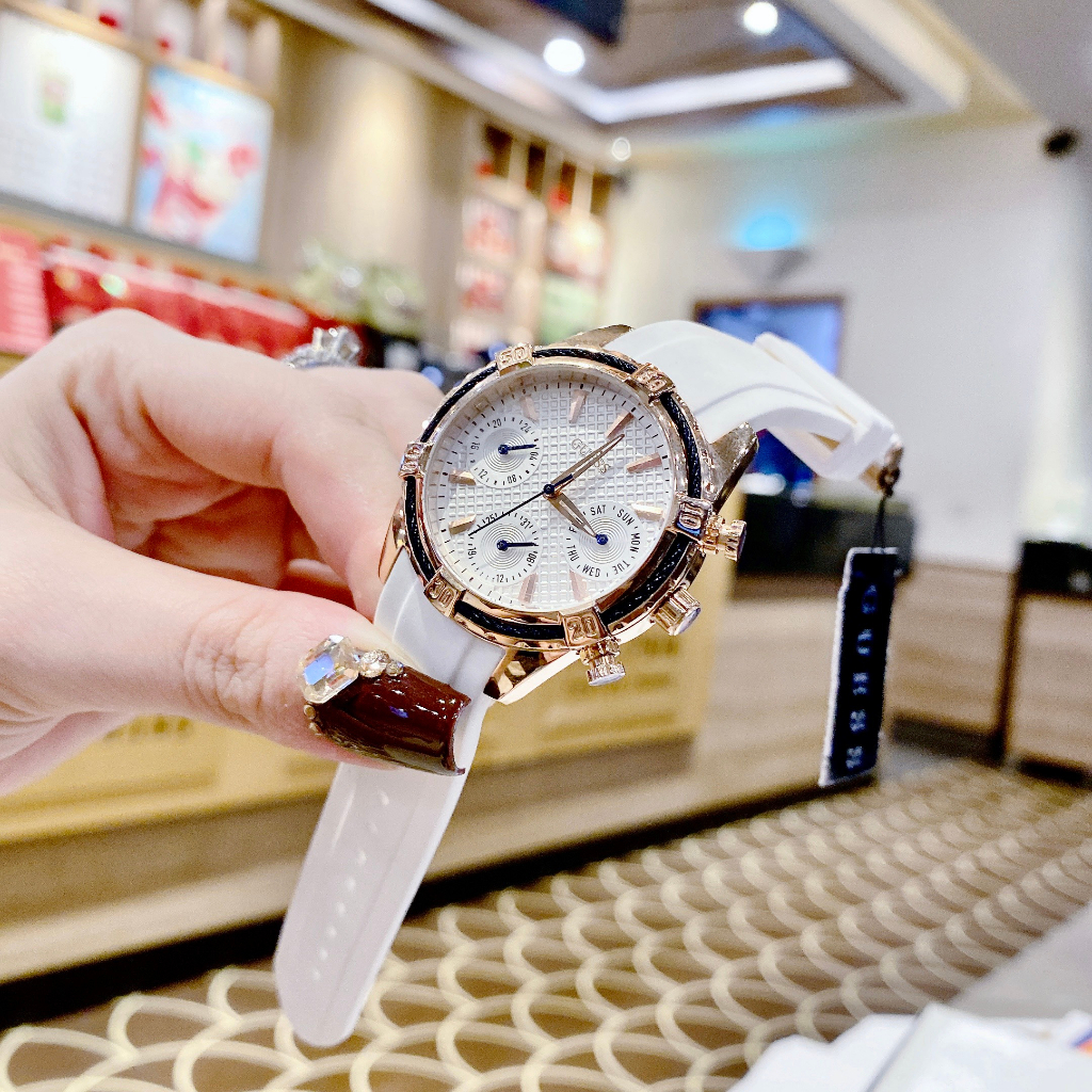 Đồng hồ nữ dây silicon đeo tay chống nước thời trang Guess W0562L1