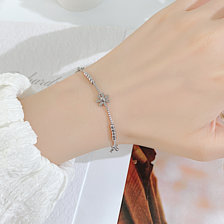 Lắc tay nữ titan chuỗi xích ô vuông phối bông hoa xinh xắn không gỉ WB190505