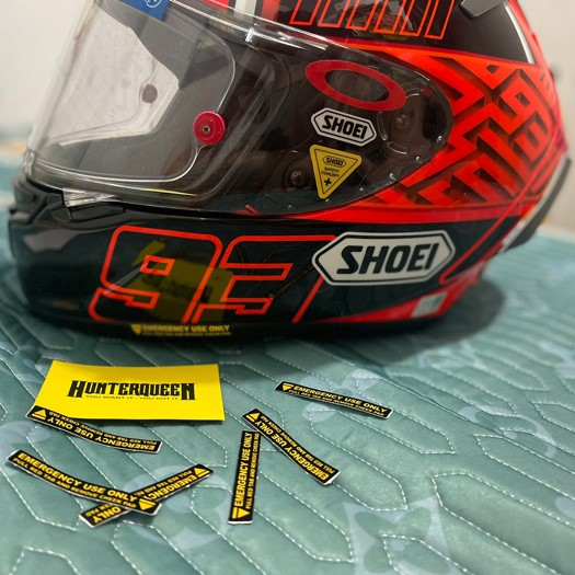 Bộ 2 Tem Emergency use only dán nón bảo hiểm fullface shoei. Decal cao cấp chống nước, độ dính cao
