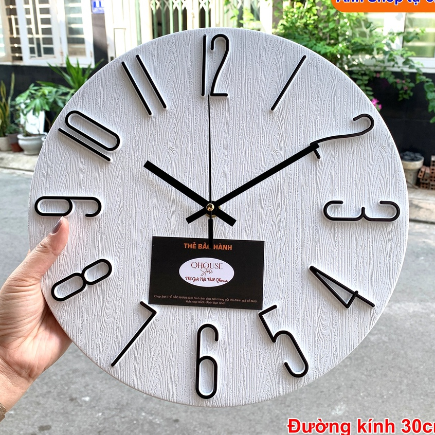 [30-35 CM] Đồng hồ treo tường kim trôi Qhouse, Đồng hồ trang trí decor phòng đẹp nghệ  thuật vân gỗ | BigBuy360 - bigbuy360.vn