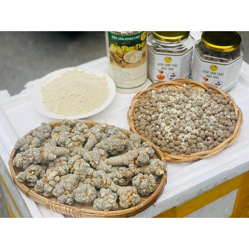Viên Tam thất Mật ong (Hũ 500g) được bào chế từ củ tam thất bắc, ngưu tất và mật ong rừng, thủ công, không chất bảo quản