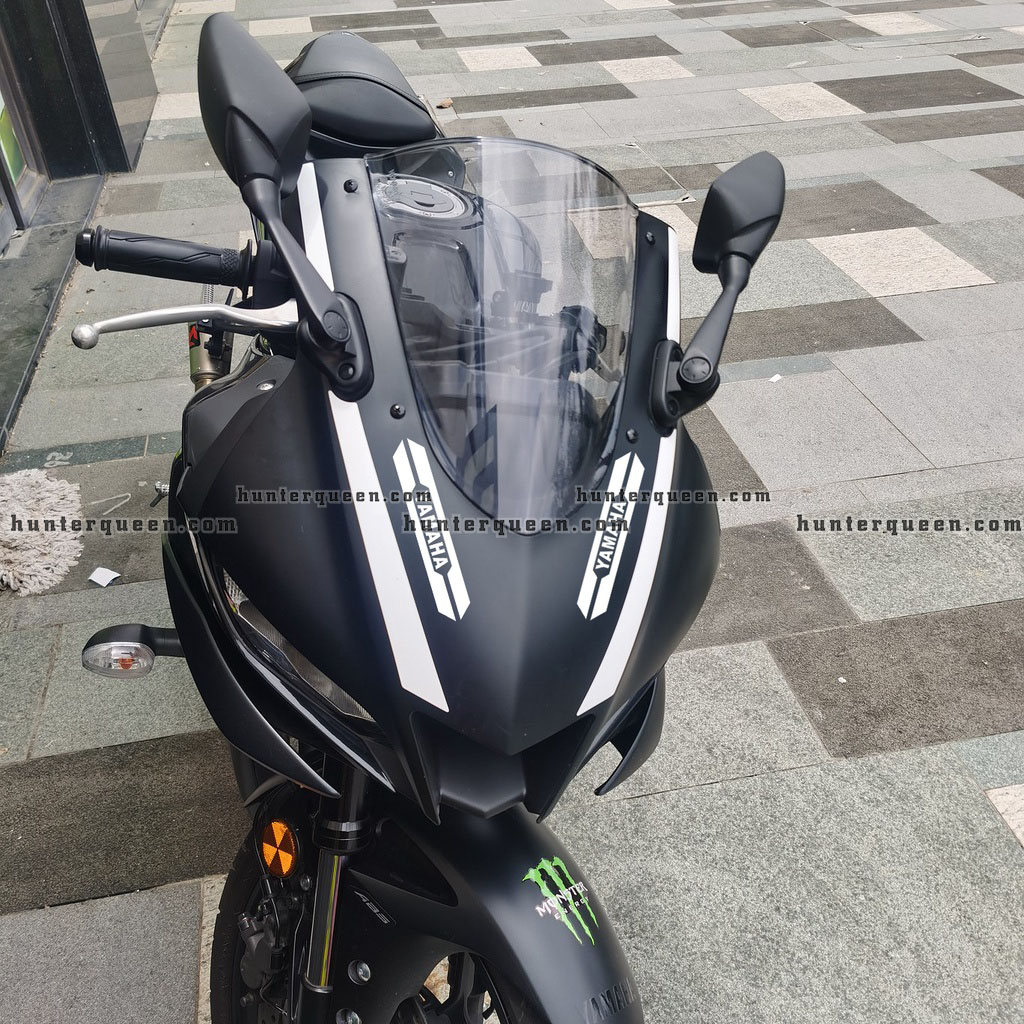Cặp sticker YAMAHA tách nền, phản quang 3M cao cấp. Chống nước, Trang trí phuộc xe, ốp hông, nón, mô tô