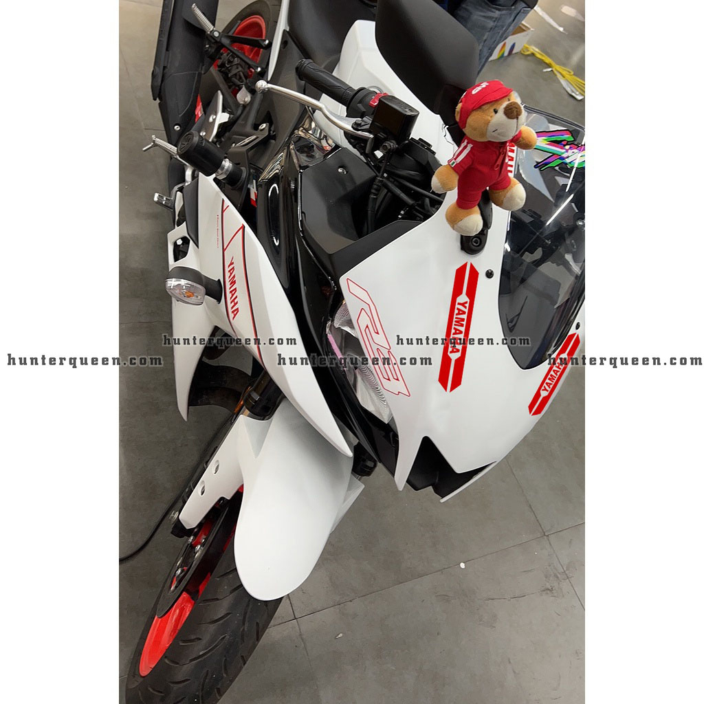 Cặp sticker YAMAHA tách nền, phản quang 3M cao cấp. Chống nước, Trang trí phuộc xe, ốp hông, nón, mô tô