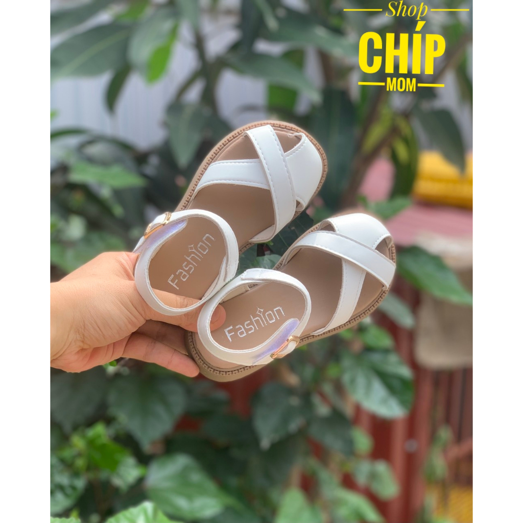 sandal bé gái dép quai hậu cho bé da PU mềm QCCC thời trang hè thu cho bé từ 2 tuổi mẫu mới full hộp đen trắng 933