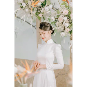áo dài trắng tay bồng đính ngọc trai